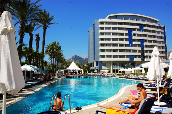 Poolansicht des Hotel Porto Bello in Antalya