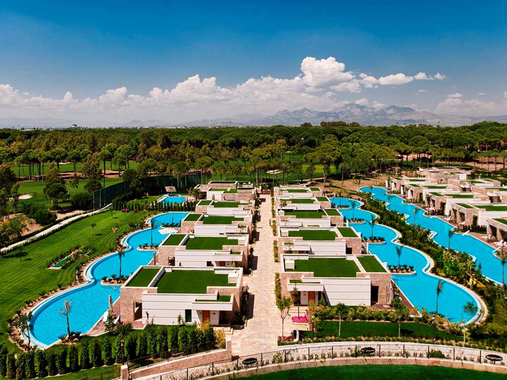 Regnum Carya Golf & Spa Resort Belek-Golfrooms by pool