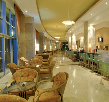 Café- und Barbereich des Hotel Miracle Resort in Lara/Aksu
