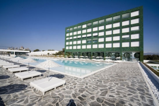 Das Hotel mit seinem Pool