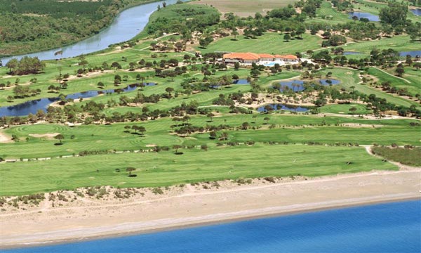 Strand, Sand und Wiesen am Hotel Crystal Tatbeach Golf Resort in Belek