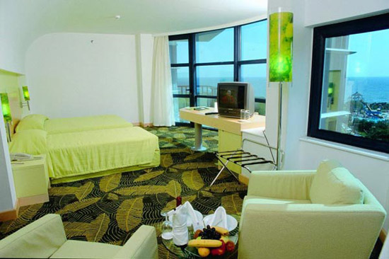 Einrichtung eines Beispielzimmers im Hotel Cornelia Deluxe Resort in Belek