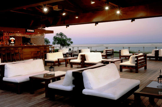 Bar direkt am Strand des Hotels Gloria Verde Resort