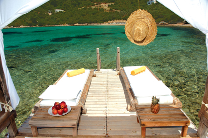 Entspannungsmöglichkeit direkt am Meer des Hotels Rixos Premium Bodrum