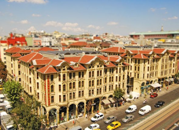 Gesamtansicht des Hotels Crown Plaza Old City in Istanbul