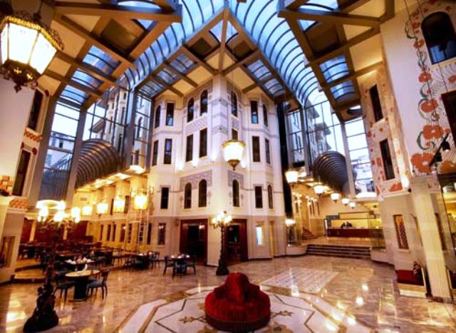 Eingangshalle des Hotels Crown Plaza Old City in Istanbul
