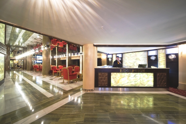 Rezeption des Hotels Ikbal Deluxe in Istanbul