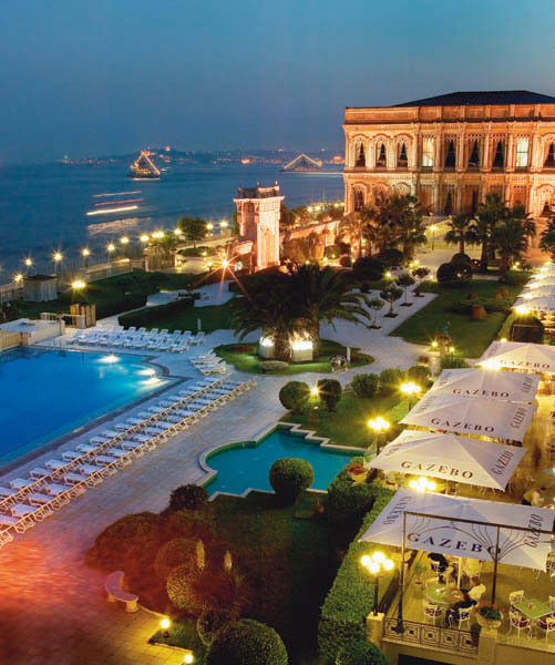 Außenansicht des Hotels Kempinski Ciragan Palace in Istanbul