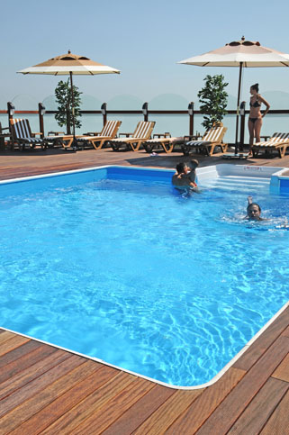 Poolanlage des Hotels Vicenza in Istanbul