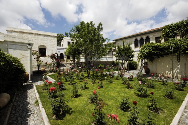 Gartenbereich des Hotels Guel Konaklari