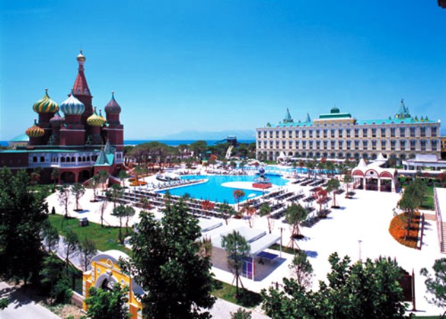 Poolanlage des Hotel Kremlin Palace WOW in Lara/Aksu