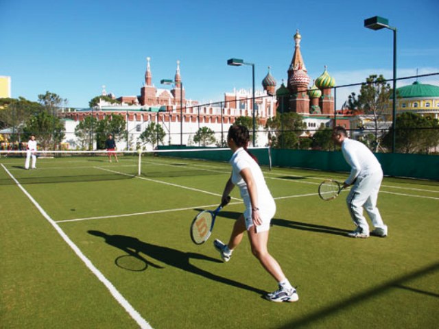 Hauseigener Tennisplatz des Hotel Kremlin Palace WOW in Lara/Aksu