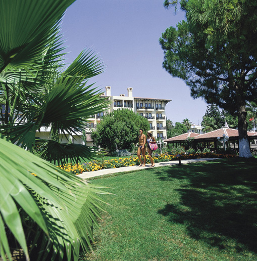Grünanlage des Hotel Barut Acanthus & Cennet in Side