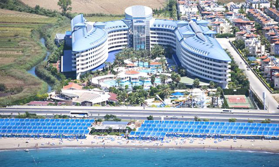 Gesamtübersicht des Hotel Crystal Admiral Resort in Side