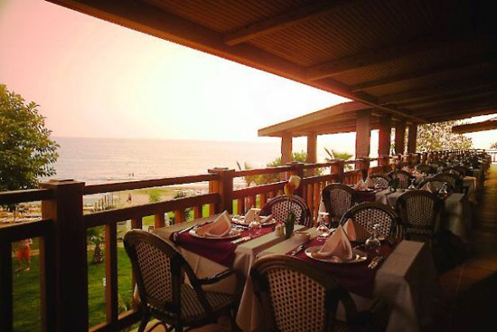 Terrasse mit Blick aufs Meer im Hotel Horus Paradise Luxury Resort in Side
